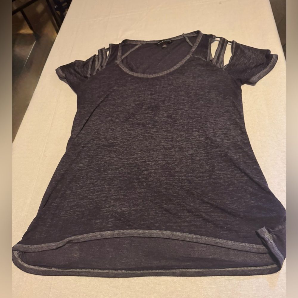 ROCK AND REPUBLIC Women XS Strappy Lightweight Tee shirt‎ Top - Picture 2 of 5